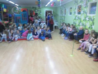Wizyta uczniów edukacji wczesnoszkolnej w przedszkolu