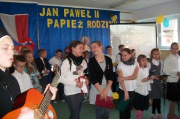 XII DZIEŃ PAPIESKI W NASZEJ SZKOLE
